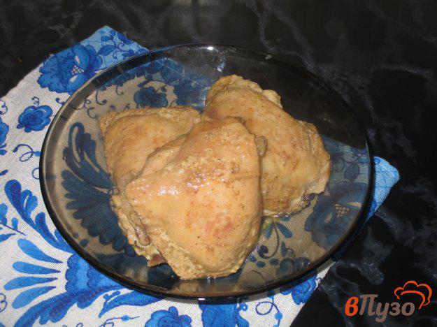 фото рецепта: Куриные бедра с карри и соевым соусом на сковороде