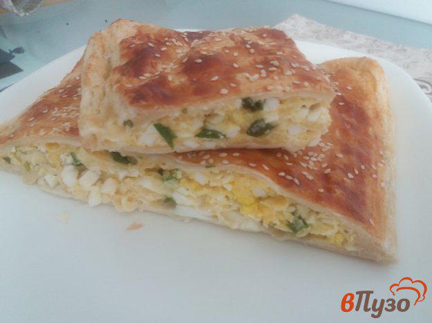 фото рецепта: Пирог с сыром,  яйцом и зелёным луком