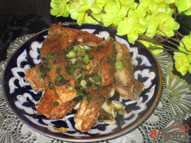 фото рецепта: Жареная рыба с зеленым луком