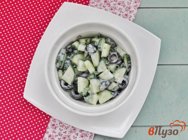 фото рецепта: Огуречный салат с маслинами