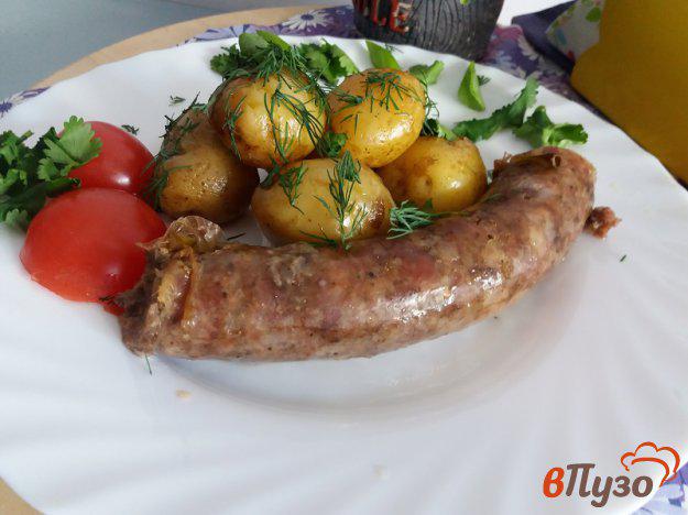 фото рецепта: Запеченная деревенская, домашняя колбаса с молодым картофлем