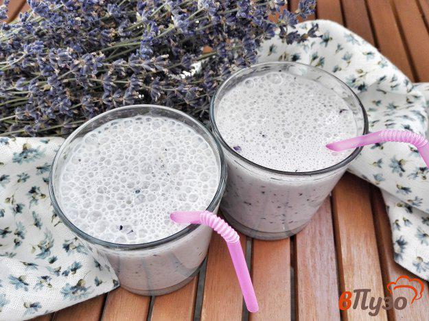фото рецепта: Молочный коклейль с голубикой и мороженым