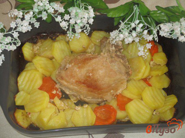 фото рецепта: Антрекот в духовке с картофелем и морковью
