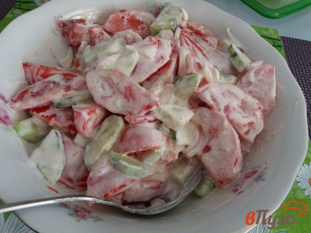 фото рецепта: Овощной салат с красным луком и сметаной