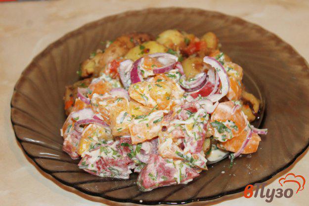 фото рецепта: Томатный салат с моцареллой и красным луком