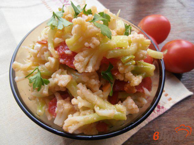 фото рецепта: Салат из цветной капусты с помидорами