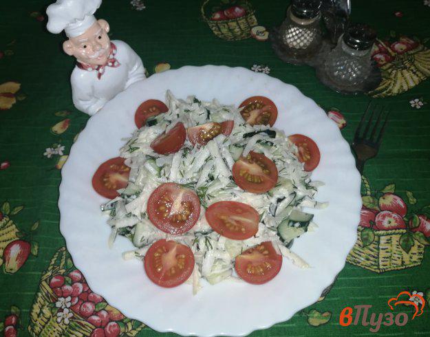 фото рецепта: Салат из кольраби с огурцами и помидорами черри