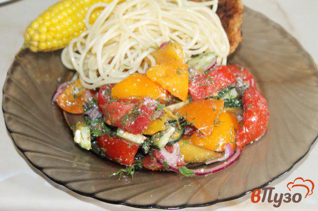 фото рецепта: Салат с вялеными томатами и фетой