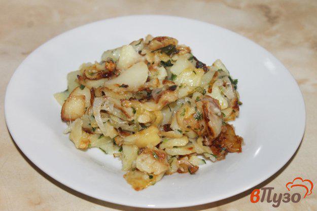 фото рецепта: Жареный молодой картофель с салом, луком и перцем