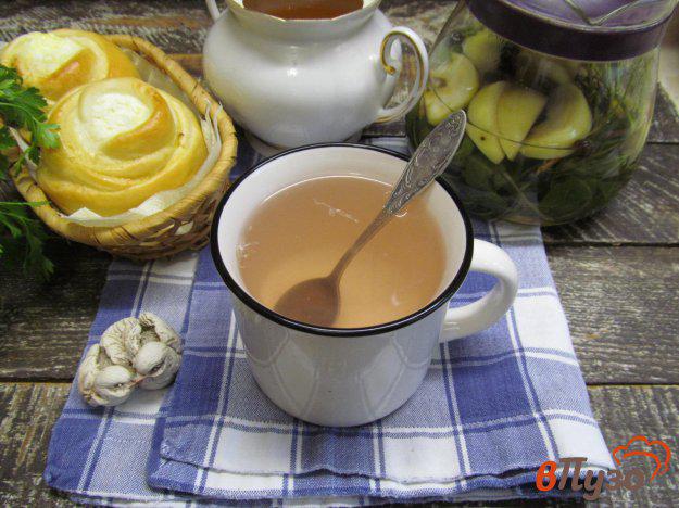 фото рецепта: Яблочно-имбирный чай с мятой и базиликом