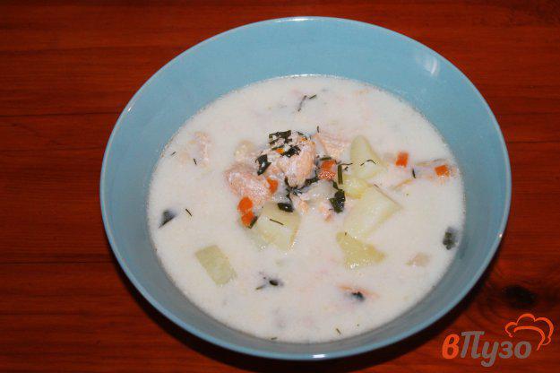 фото рецепта: Суп сливочный с красной рыбой и плавленым сыром