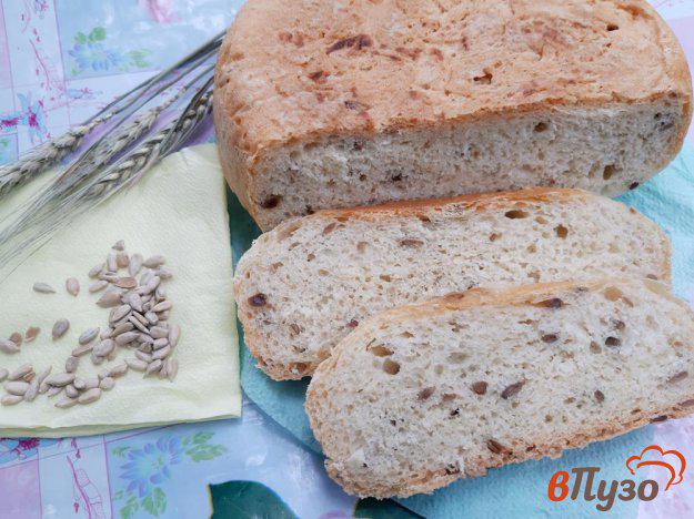 фото рецепта: Хлеб пшеничный с семечками в мультиварке