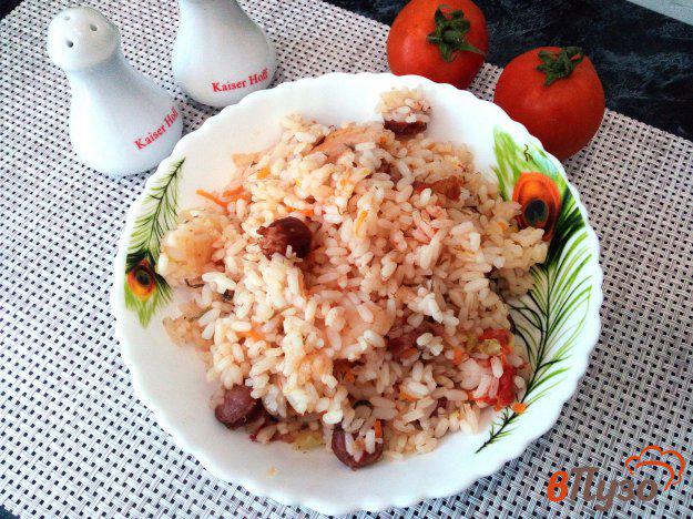 фото рецепта: Рис с охотничьими колбасками и помидором