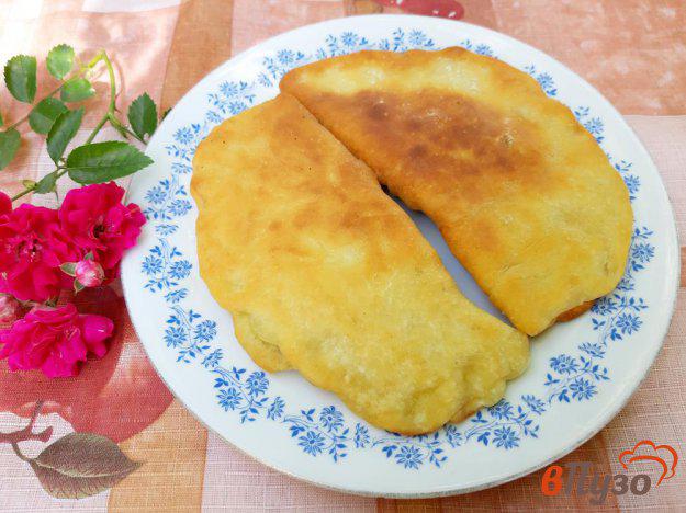 фото рецепта: Чебуреки с адыгейским сыром и зеленью