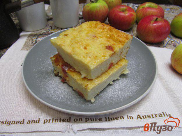 фото рецепта: Творожная запеканка с яблоком и сухой вишней