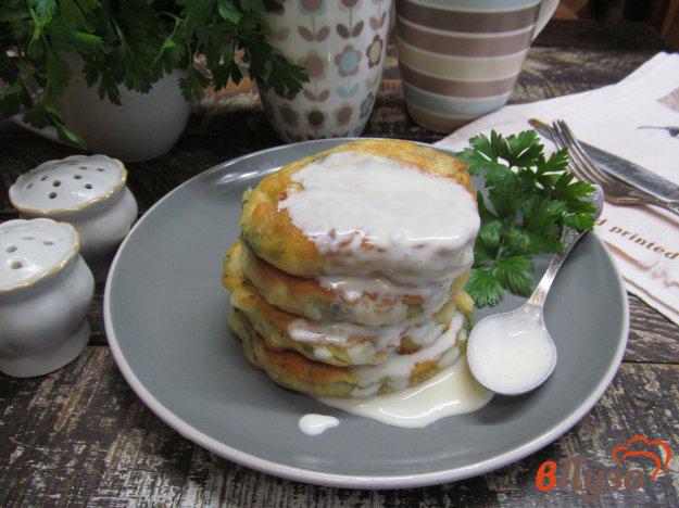 фото рецепта: Ленивые пирожки с яйцом и зеленым луком