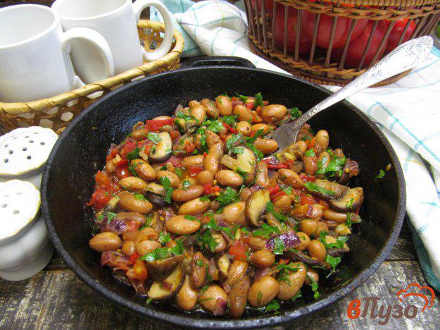 фото рецепта: Тушеная фасоль с грибами в томатном соусе