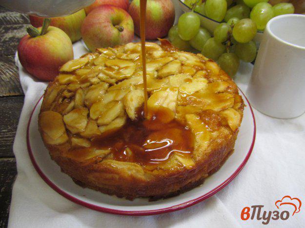 фото рецепта: Яблочный пирог под соленой карамелью