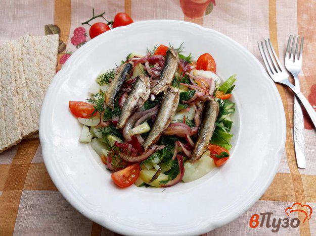 фото рецепта: Салат со шпротами рукколой и овощами