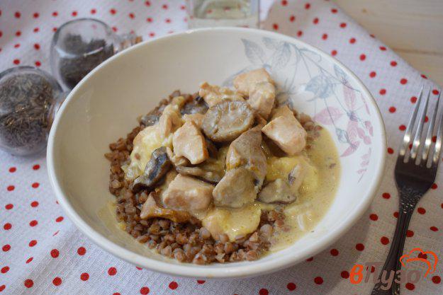 фото рецепта: Индейка с грибами в сливочном соусе
