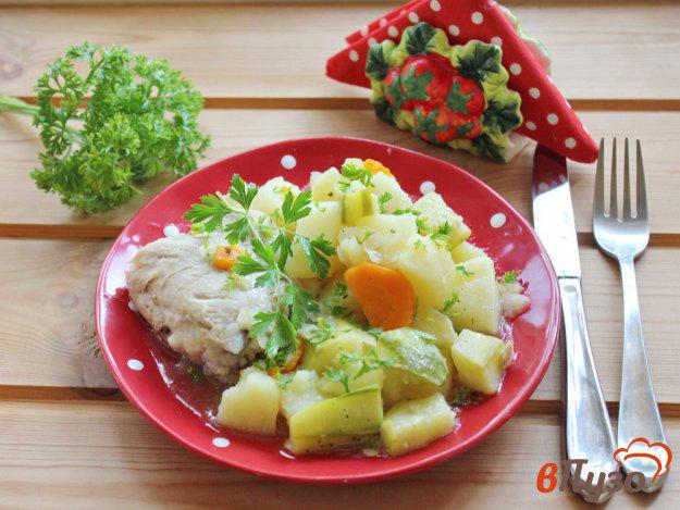 фото рецепта: Курица с картофелем и кабачками