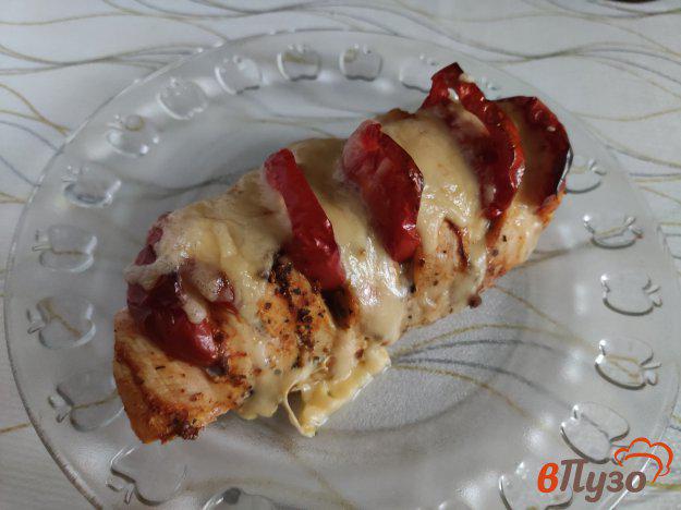 фото рецепта: Куриное филе с помидорами и сыром