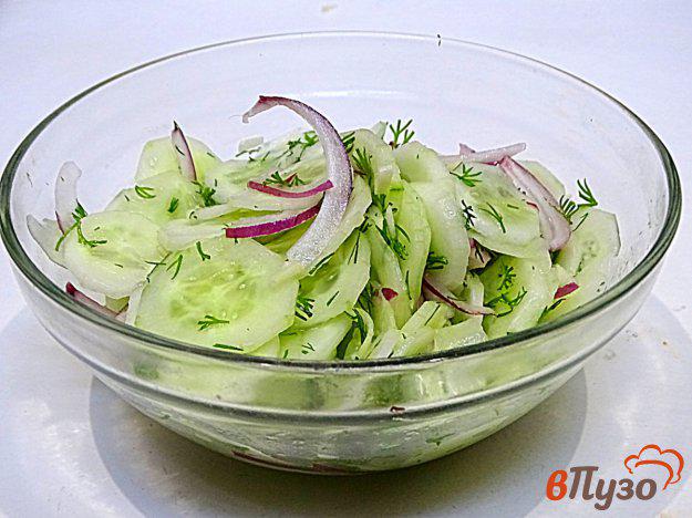 фото рецепта: Салат из свежих огурцов чеснока и зелени