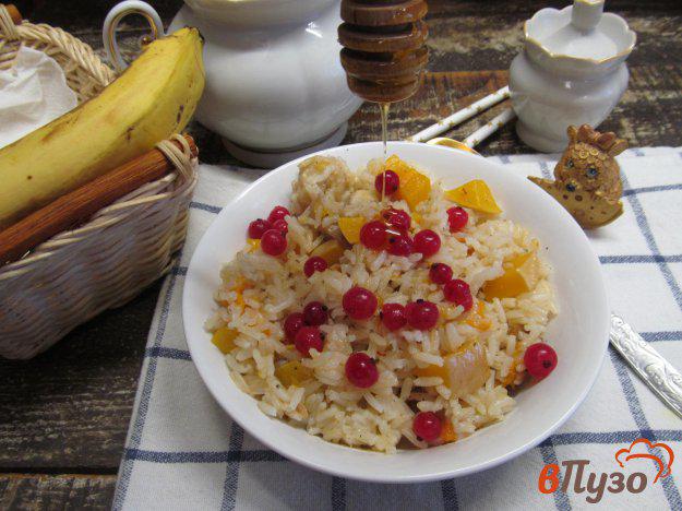 фото рецепта: Рисовая каша с тыквой и абрикосом в мультиварке