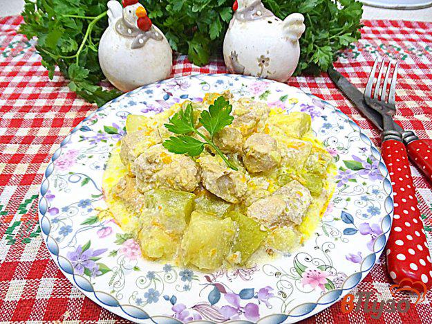 фото рецепта: Свинина с кабачками в сметанном соусе