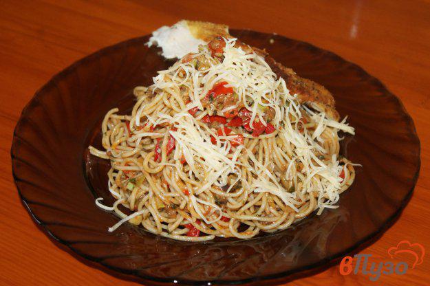 фото рецепта: Спагетти с овощным соусом и сыром