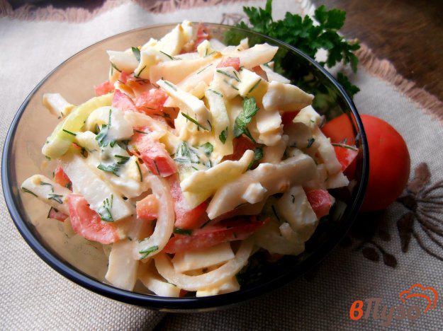 фото рецепта: Салат из дайкона с помидорами