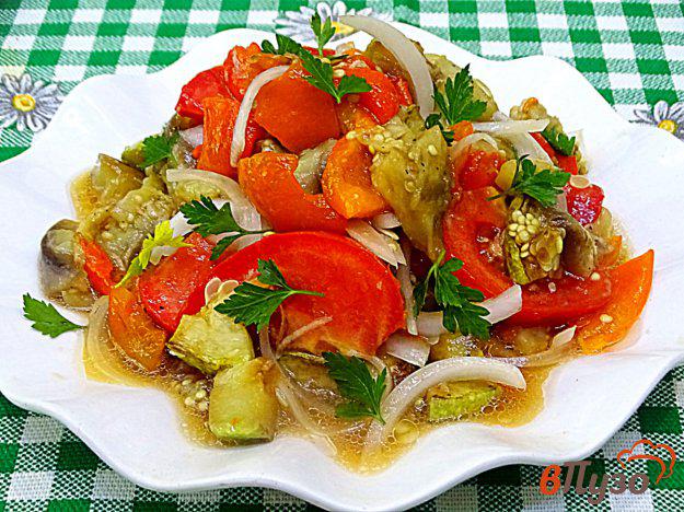 фото рецепта: Салат из жареных и сырых овощей