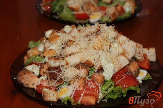 фото рецепта: Салат с лососем и сухариками