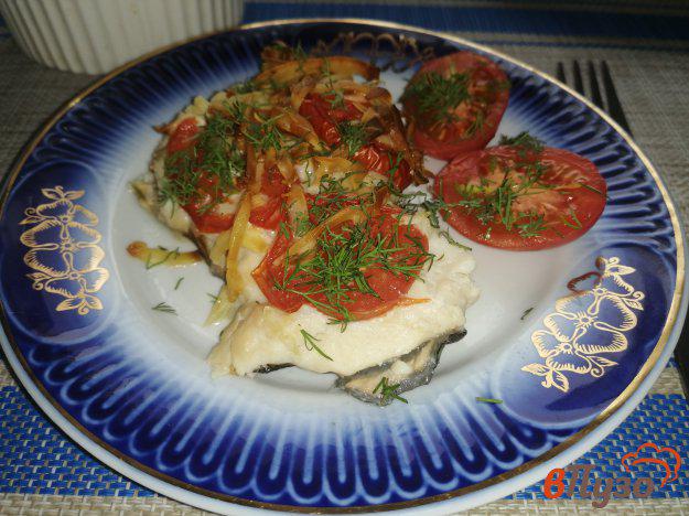 фото рецепта: Кета запеченная под помидорами и сыром