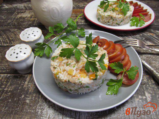 фото рецепта: Консервированный тунец с рисом и болгарским перцем