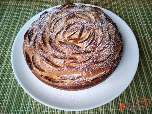 фото рецепта: Пирог на кефире с яблоками