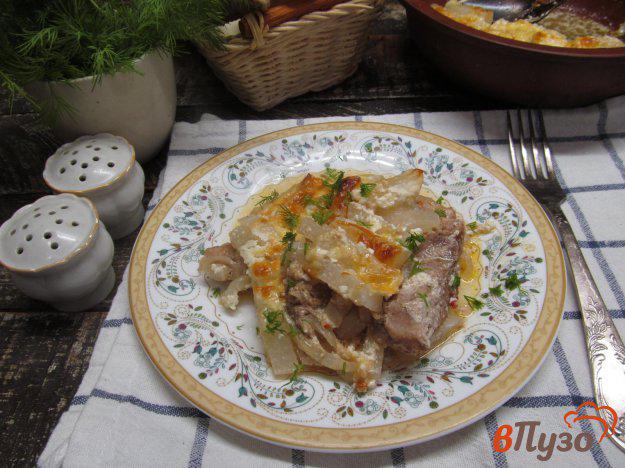 фото рецепта: Мясо свинины с редькой под сметанным соусом