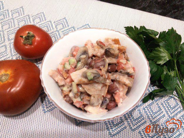 фото рецепта: Овощной салат с шампиньонами и копченым окорочком