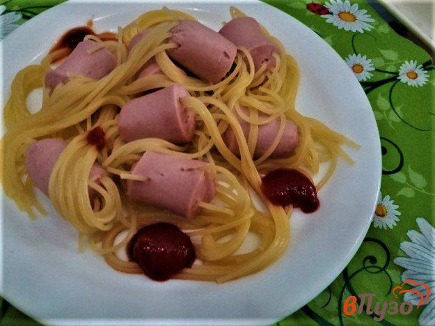 фото рецепта: Осьминожки для деток из сосисок и спагетти