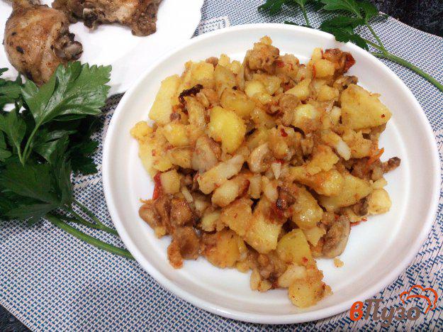 фото рецепта: Жареная картошка с шампиньонами и болгарским сладким перцем
