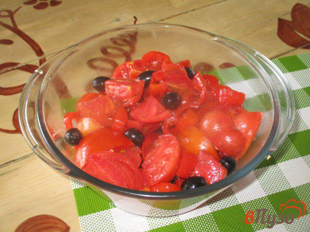 фото рецепта: Салат из помидоров с маслинами