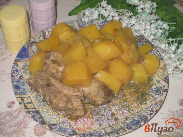 фото рецепта: Картофель с ребрышками в горшочке