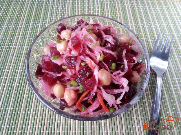 фото рецепта: Салат со свеклы с консервированным нутом