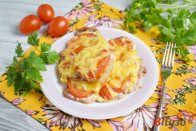 фото рецепта: Мясные отбивные с помидорами в духовке