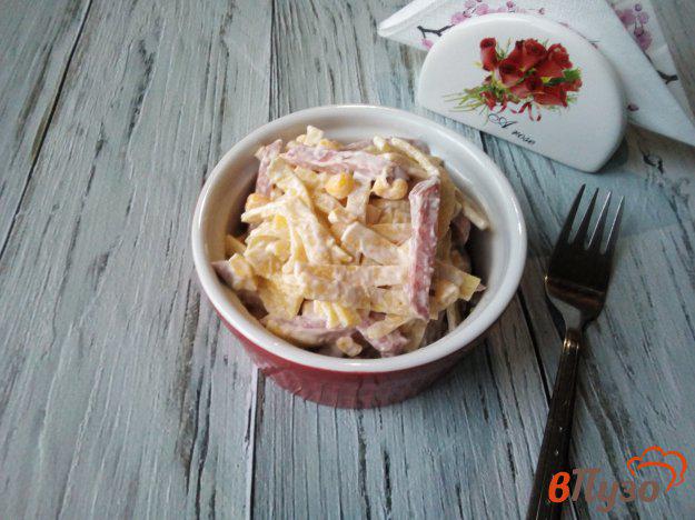 фото рецепта: Салат из колбасы и яичных блинов