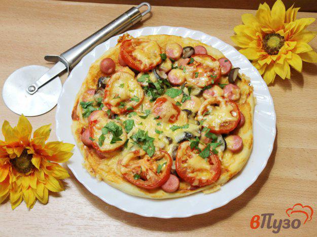 фото рецепта: Пицца с сосисками и маринованными груздями
