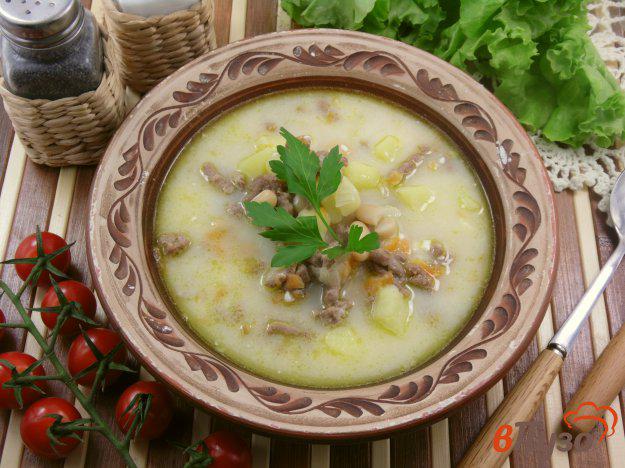 фото рецепта: Суп сырный с фаршем и белой фасолью