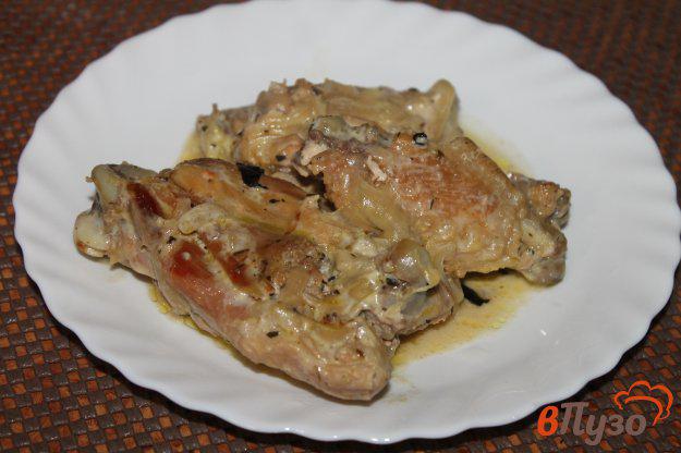 фото рецепта: Пряная курица тушеная в сметанном соусе