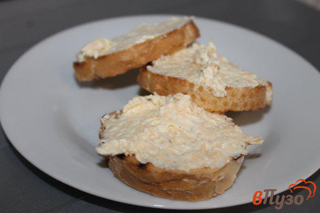 фото рецепта: Намазка из двух видов сыра с чесноком