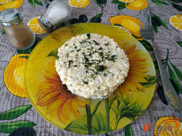 фото рецепта: Салат с мивины яиц и плавленого сыра